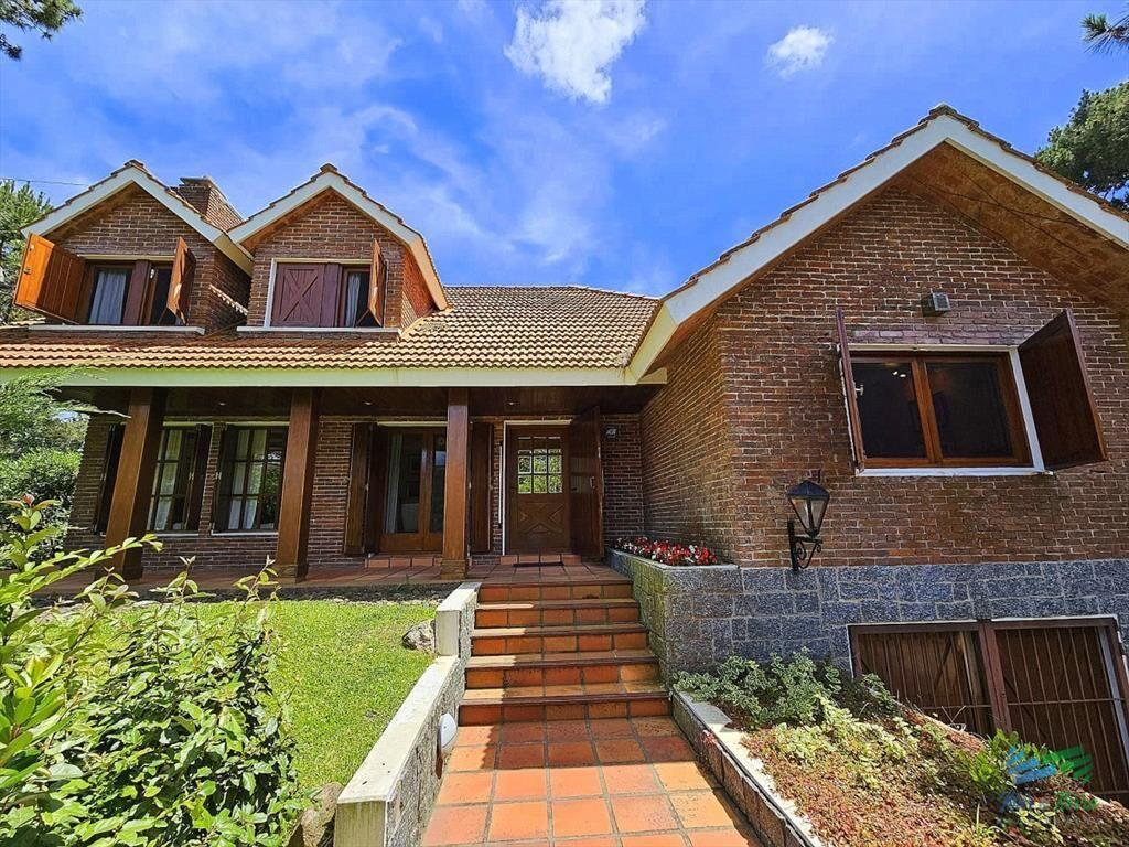 En venta casa de 3 dormitorios con piscina en