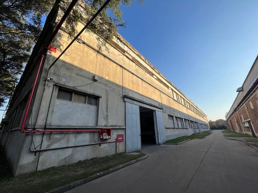 Gran predio logístico próximo a Instrucciones y San Martin,