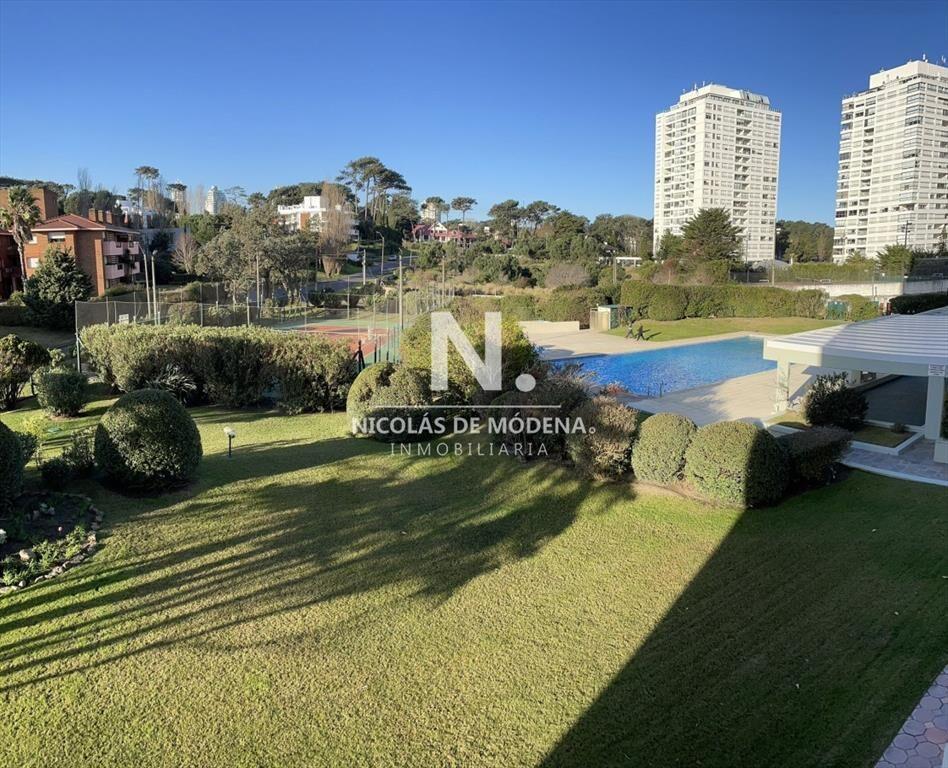 Apartamento en Venta de 3 Dormitorios con 3 en -