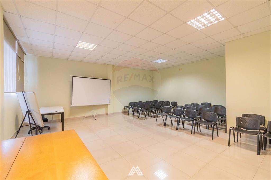 VENTA SEMIPISO DE OFICINAS EQUIPADO EN CENTRO