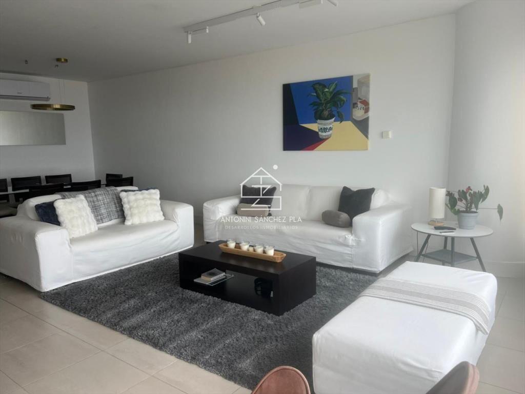 Apartamento de dos dormitorios en venta en Playa Brava con