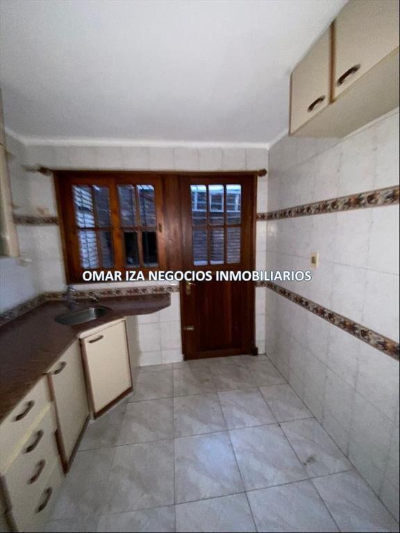 VENTA CASA LA COMERCIAL, 3 DORMITORIOS, JARDIN, 2 BAÑOS, PA
