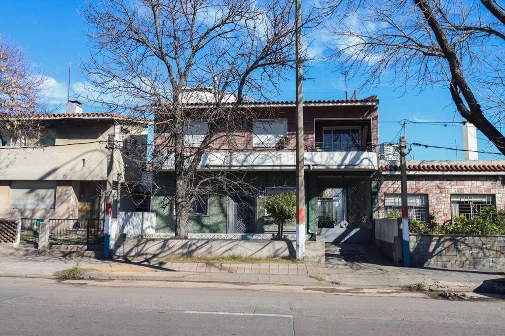 Venta Casa con Tres Unidades Independientes con Renta