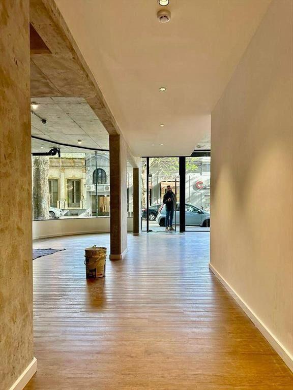 Venta de Local comercial con 200 Mts ² y 7 garages en Cordón