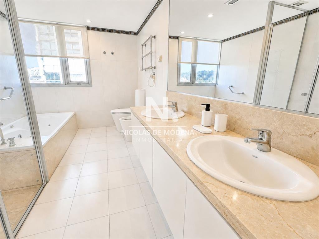 Apartamento de 3 y dependencia en torre de