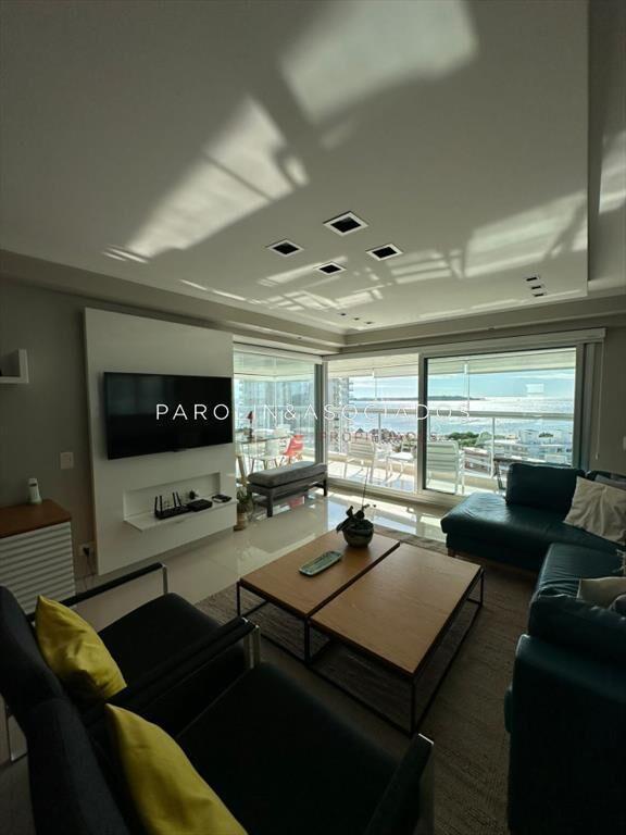 Apartamento en venta 3 dormitorios en Miami Punta