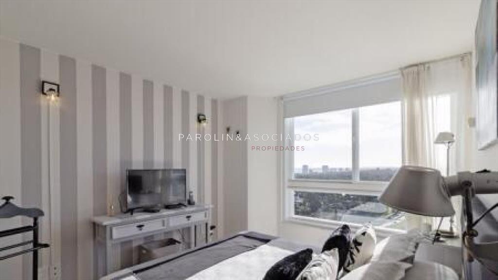 Hermoso apartamento en venta en piso alto en Yoo,