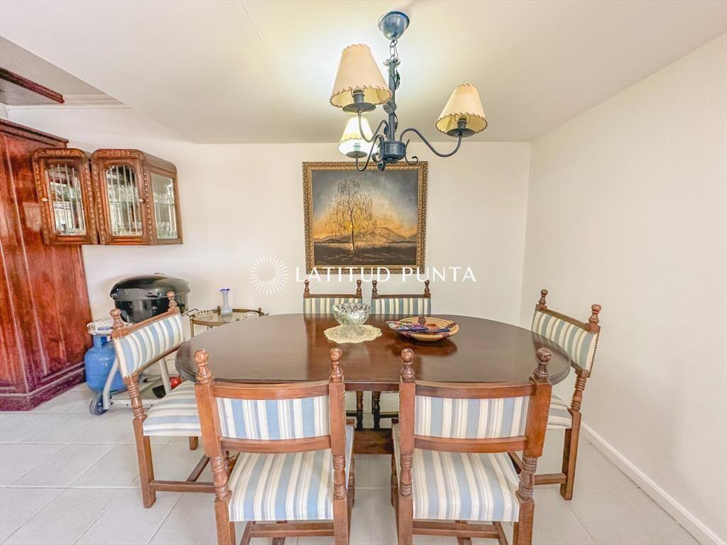 Pinares, apartamento de 3 dormitorios frente al