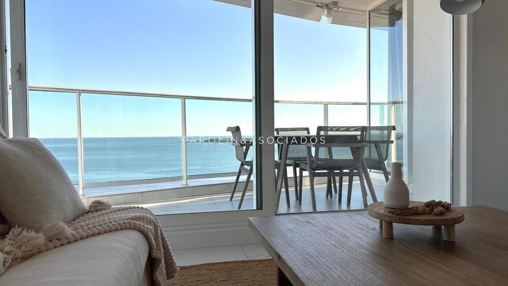 Apartamento en venta en edificio Paramount de 3 +