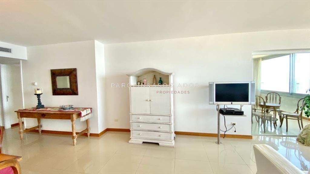 Apartamento en venta de 3 dormitorios en Tiburón