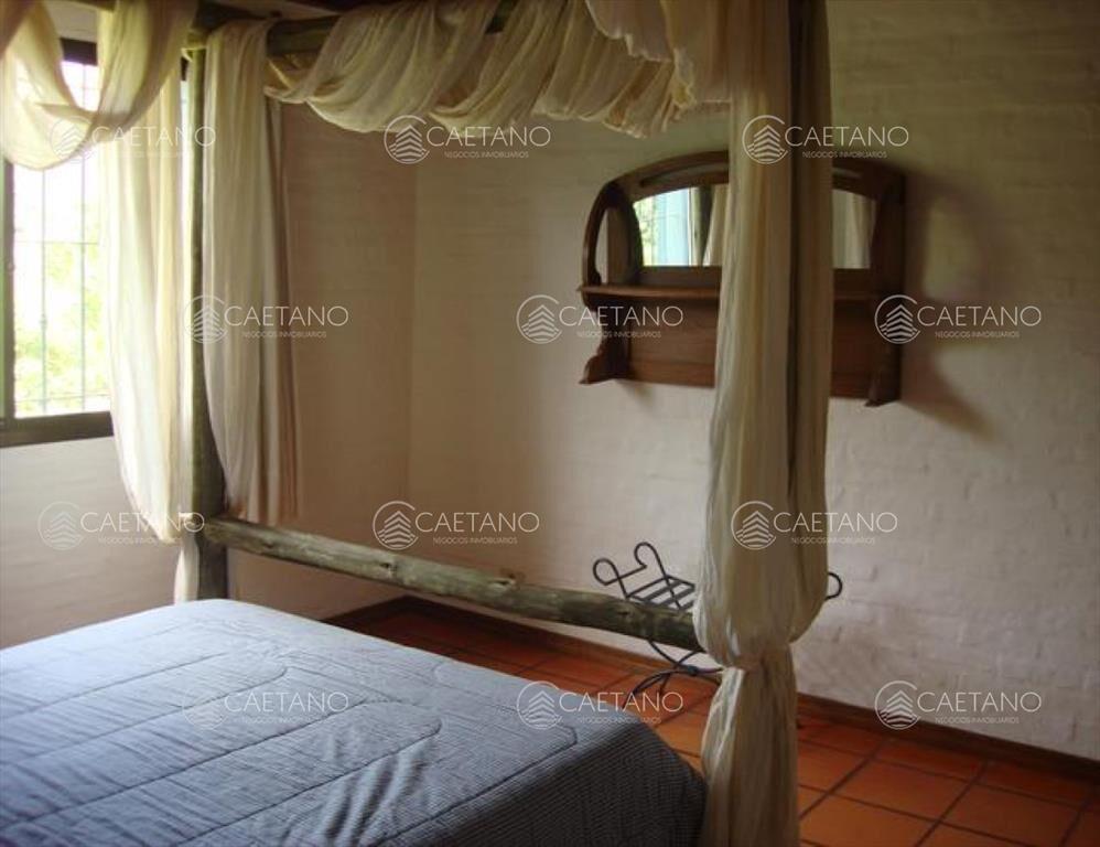 CASA EN PROPIEDAD HORIZONTAL, EN ZONA DE TIO TOM