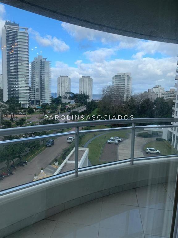 Apartamento de 3 dormitorios + dependencia en Ocean Drive I