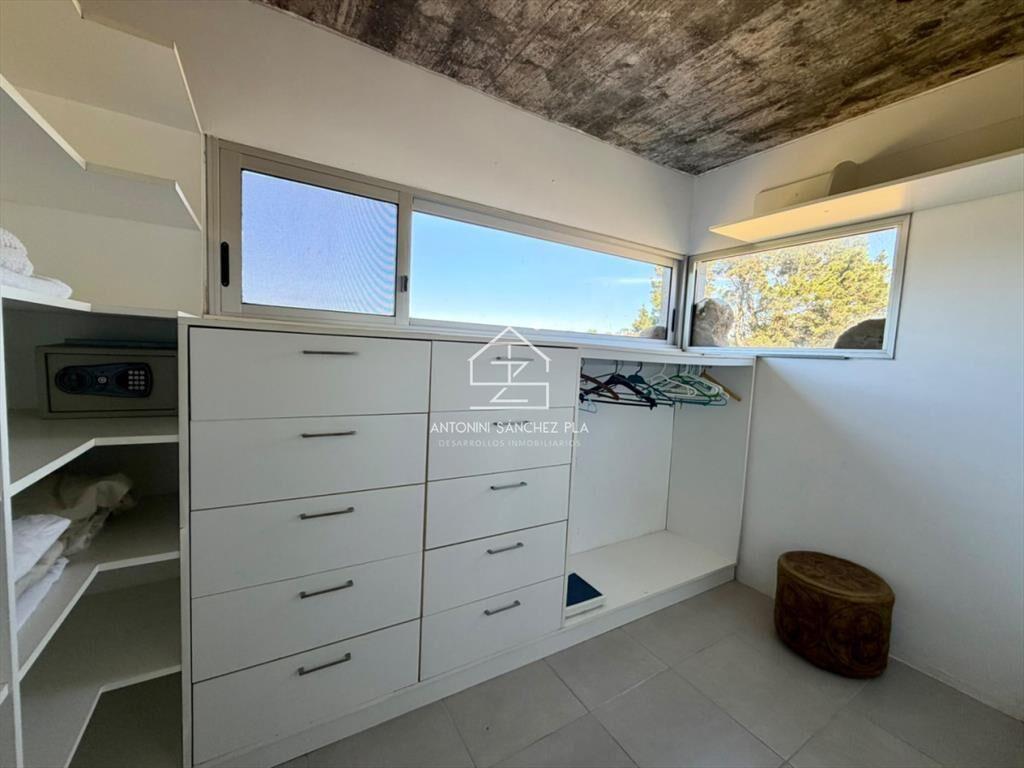 CASA EN VENTA DE 3 DORMITORIOS EN SUITE EN SAN A