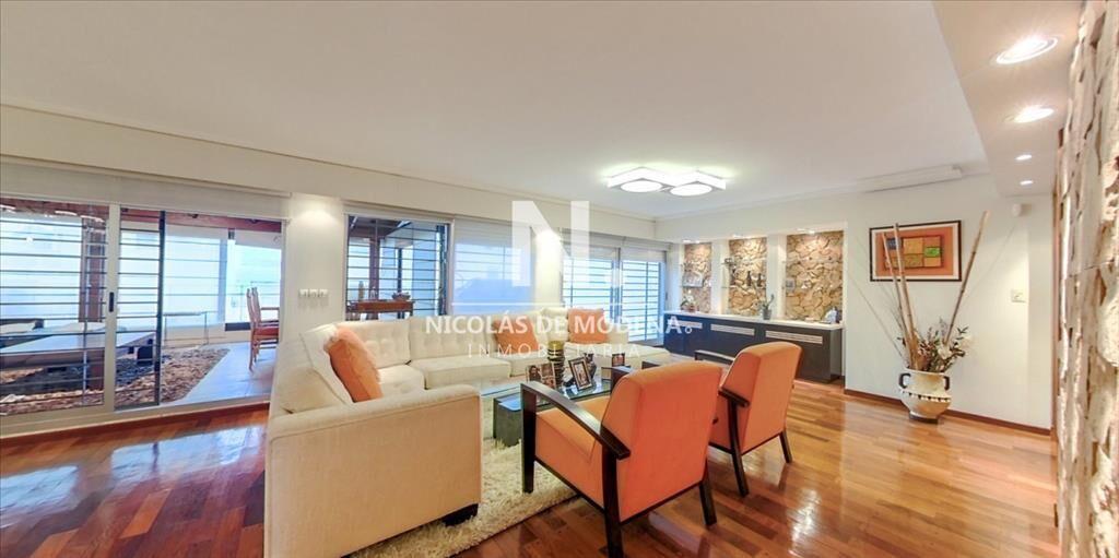 Penthouse de 4 Dormitorios en Venta, frente a la