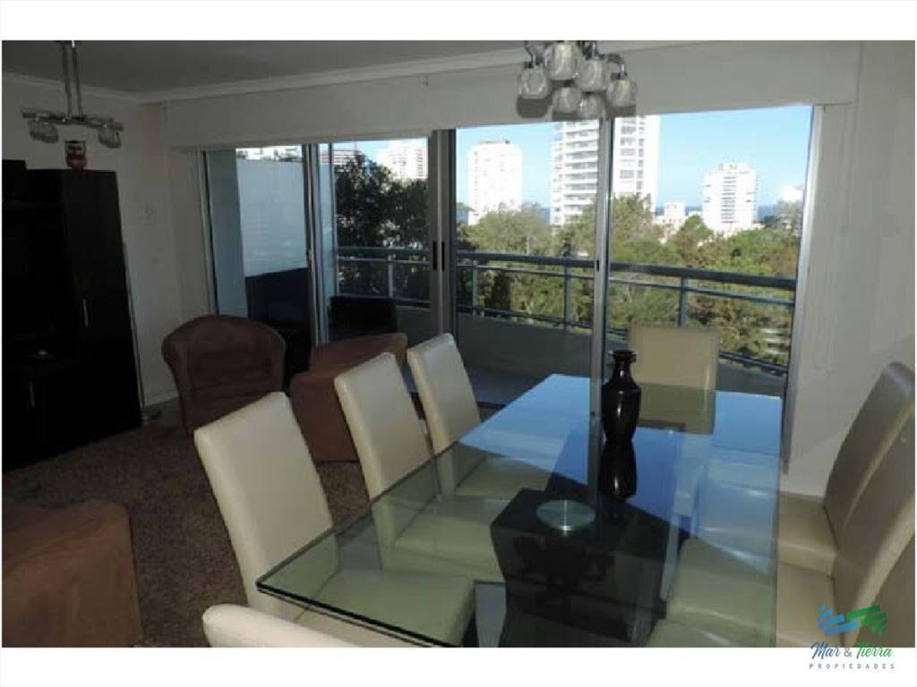 En venta.. Muy lindo apartamento sobre Av. Punta