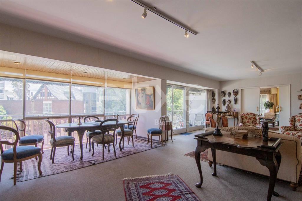 Apartamento esquinero en Venta Pocitos...
