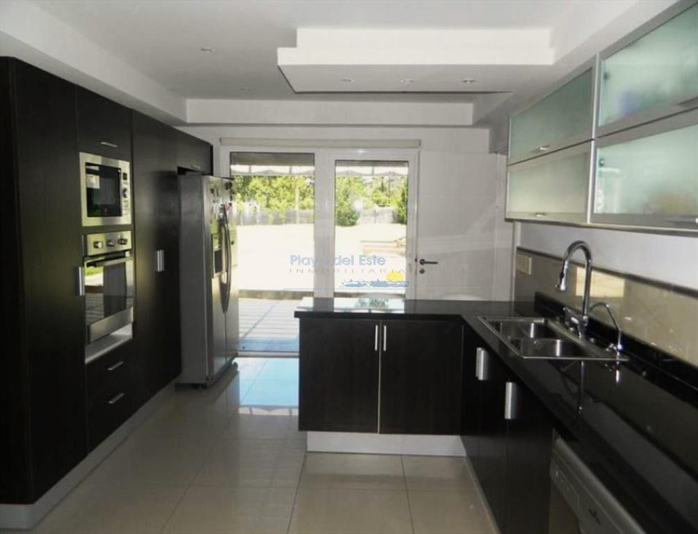 Moderna Casa de 4 Dormitorios en el Golf - Punta