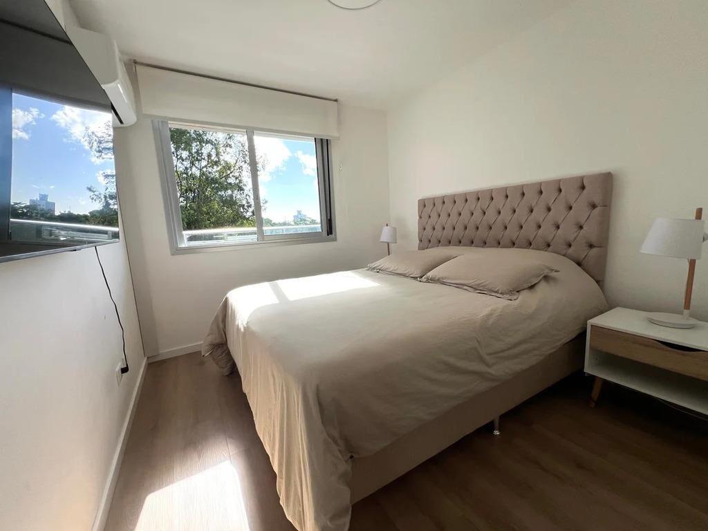 Venta Apartamento 2 Dormitorios y Garaje Amoblado en Buceo