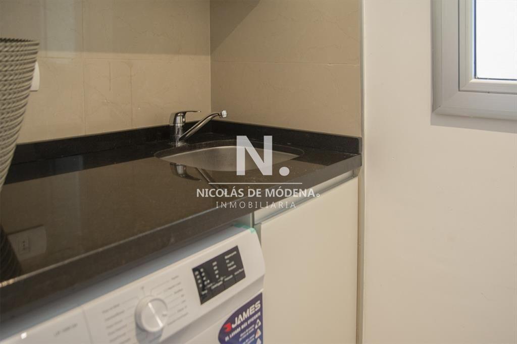 En venta apartamento de 3 Dormitorios en Punta a