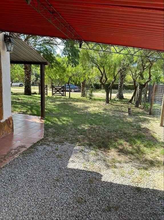 Exclusiva Residencia en San Luis: Amplio Terreno con Acceso