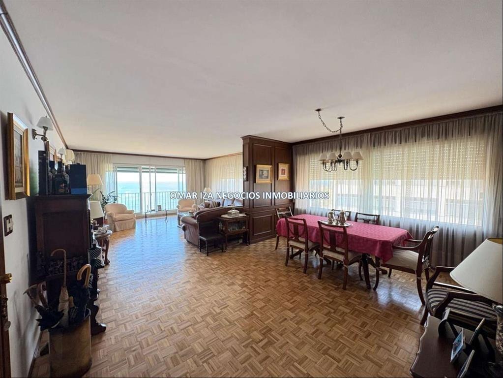 VENTA APARTAMENTO RAMBLA POCITOS ESQUINERO DOS GARAJES IMPE