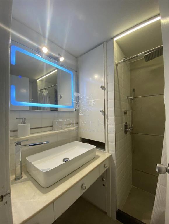 Apartamento de 1 dormitorio con balcón en