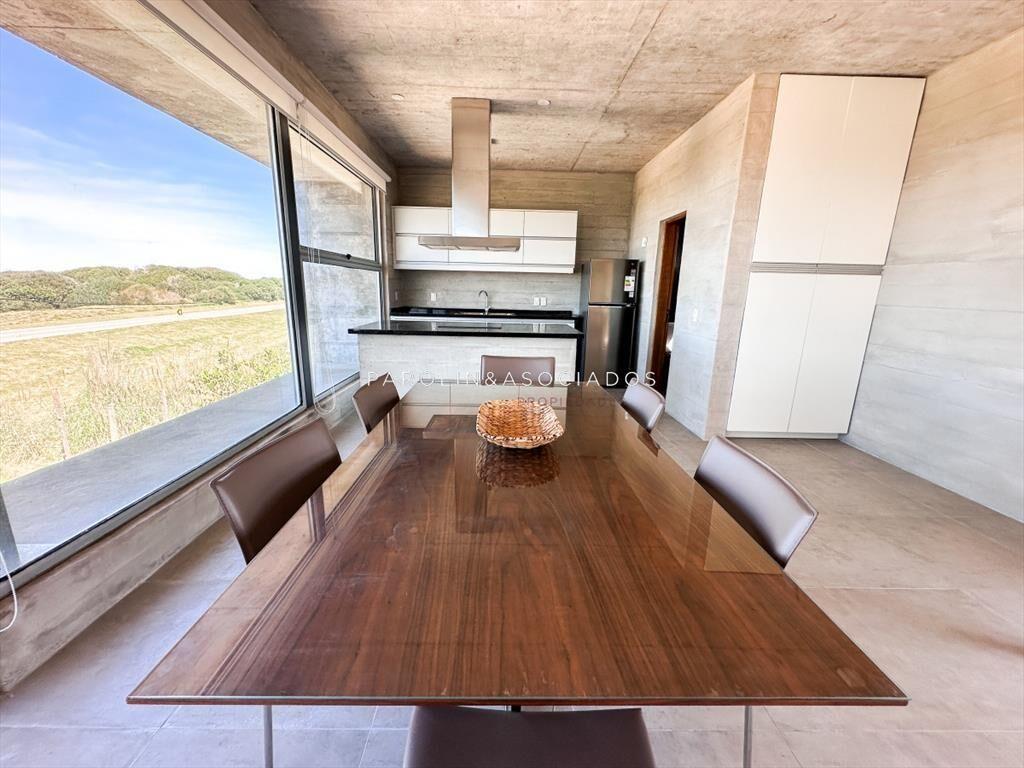 Casa en venta de 3 dormitorios en frente al mar de La Juani