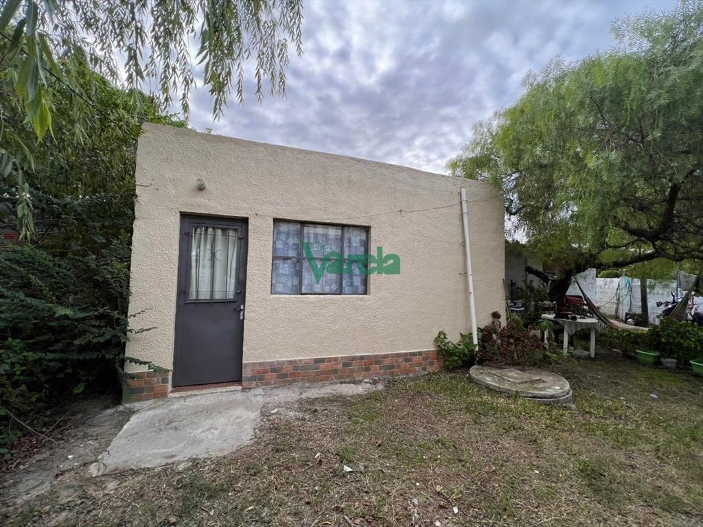 Una casa y dos aptos en venta en Salinas ideal