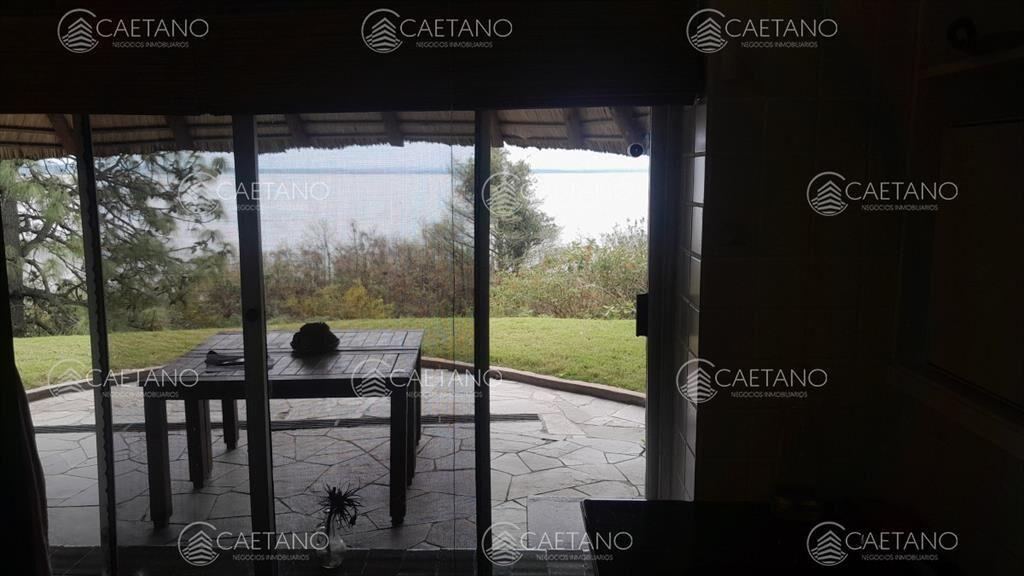 Directamente sobre la Laguna del sauce