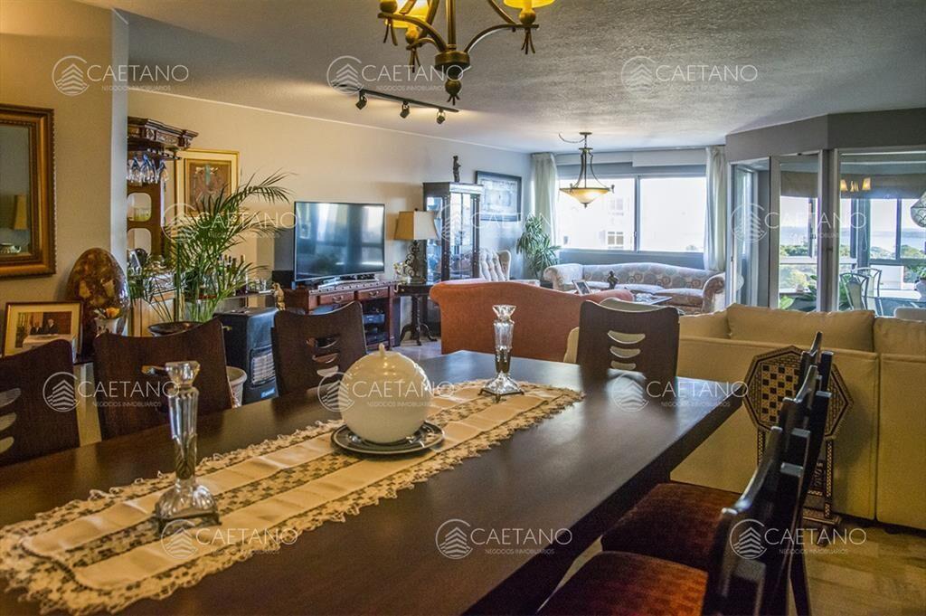 Apartamento en Roosevelt Center de 3 dormitorios