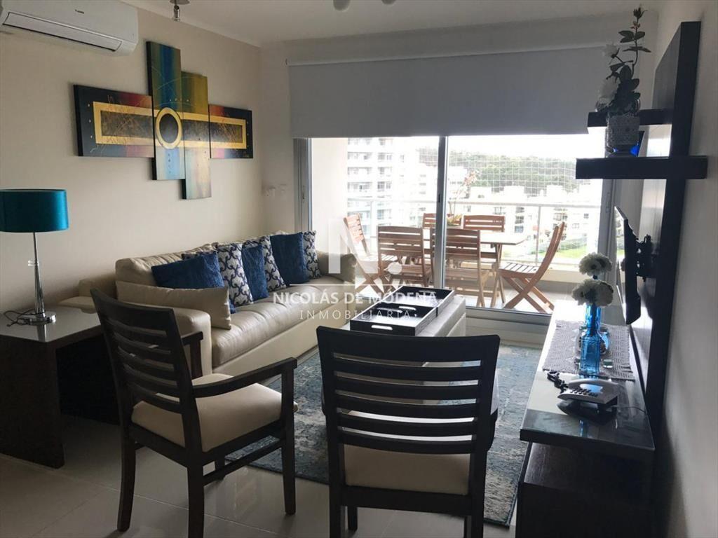Vende apartamento de 2 dormitorios en Punta del