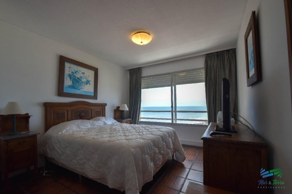 Apartamento de 3 dormitorios con vista al mar del