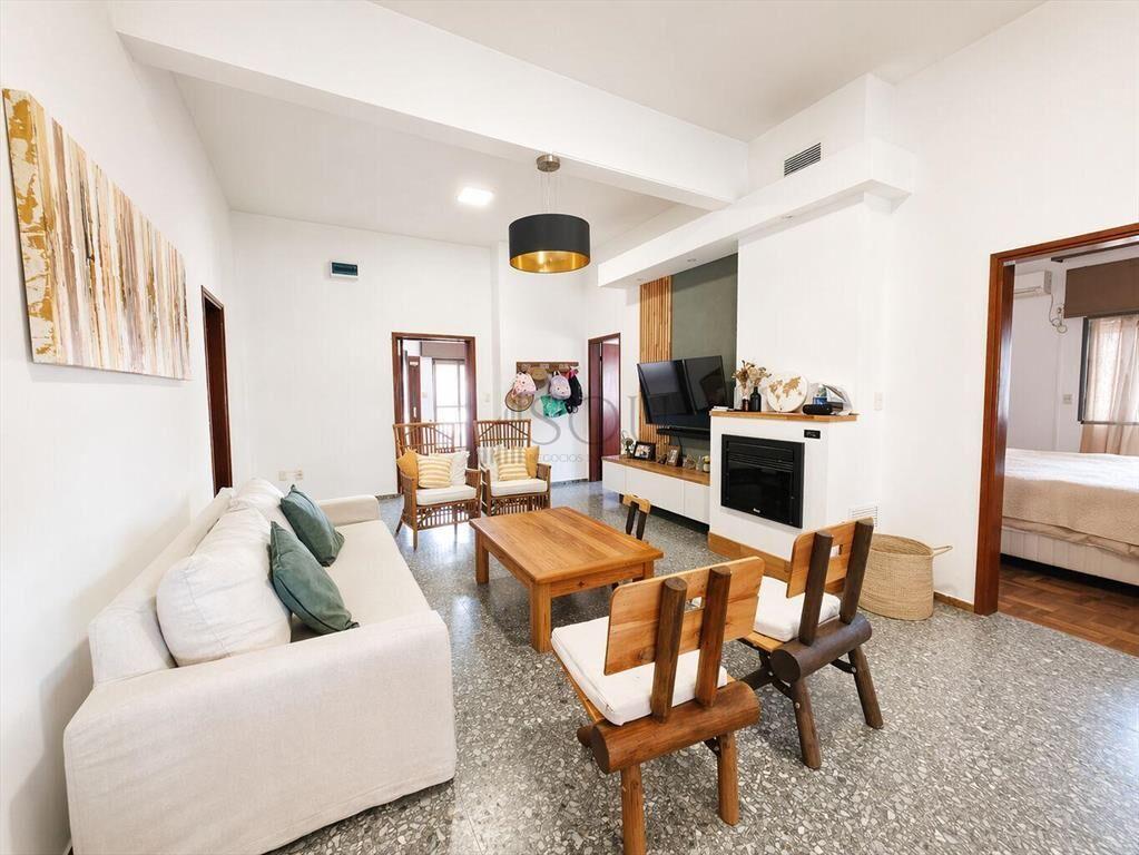 Venta casa 4 dormitorios y 2 garages en Centro de Dolores S