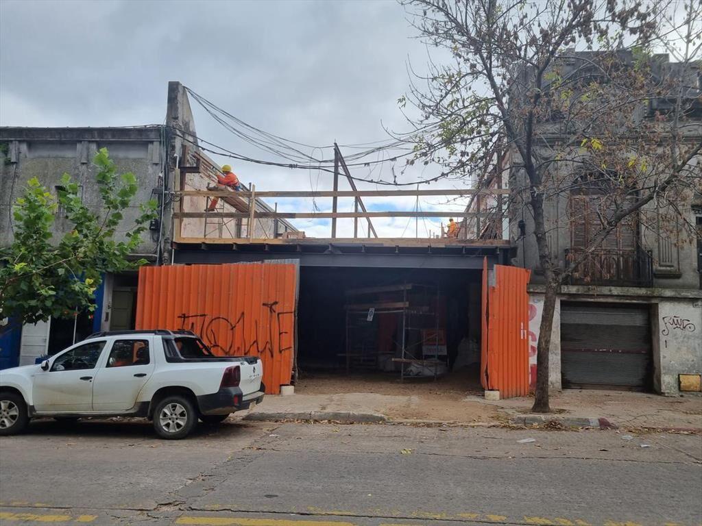 Local -Amezaga y Justicia, estrena, 400 m2 , 2 plantas lla