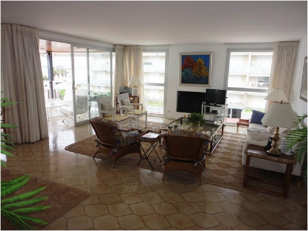 Apartamento en Venta - Edificio Brioni, Punta del