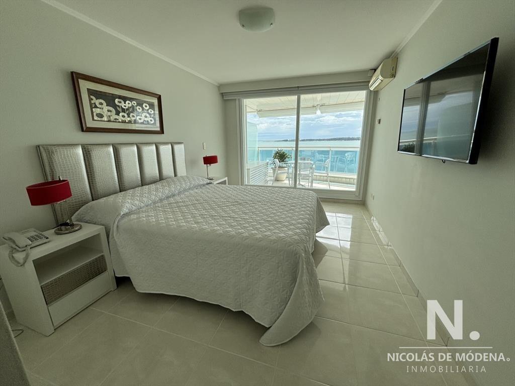 MILLENIUM TOWER PUNTA DEL ESTE, VENTA MANSA FRENTE AL MAR