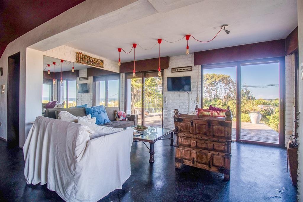 Venta de casa de 4 dormitorios mas dependencia en
