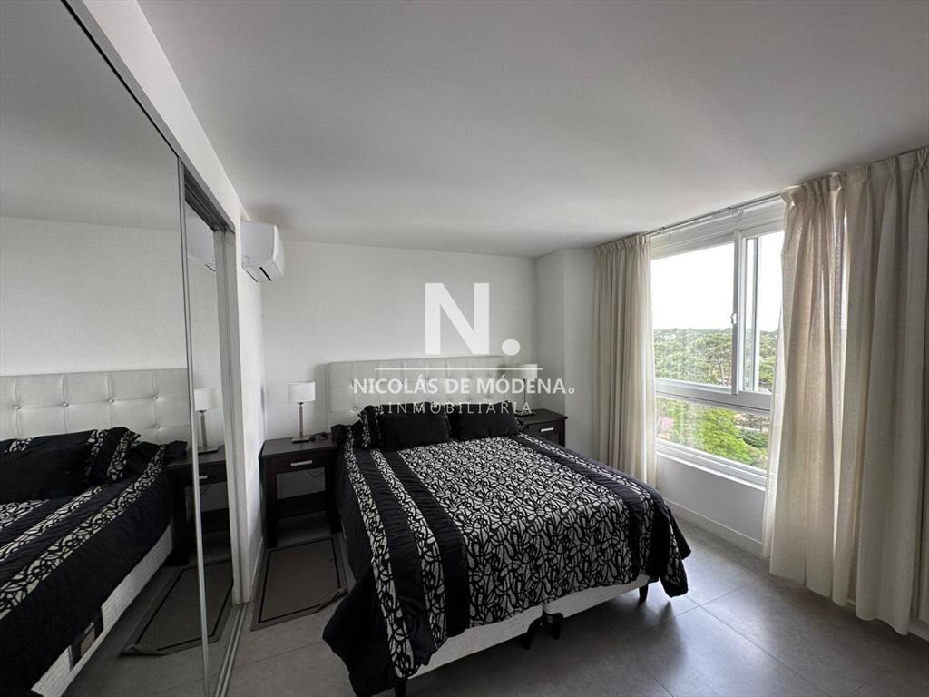 Apartamento 3 dormitorios en edificio de en Punta