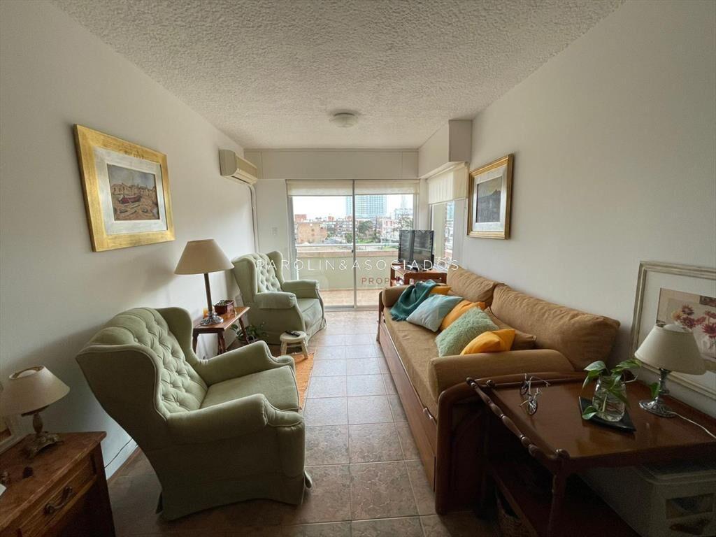 Apartamento de 1 dormitorio en venta en edificio