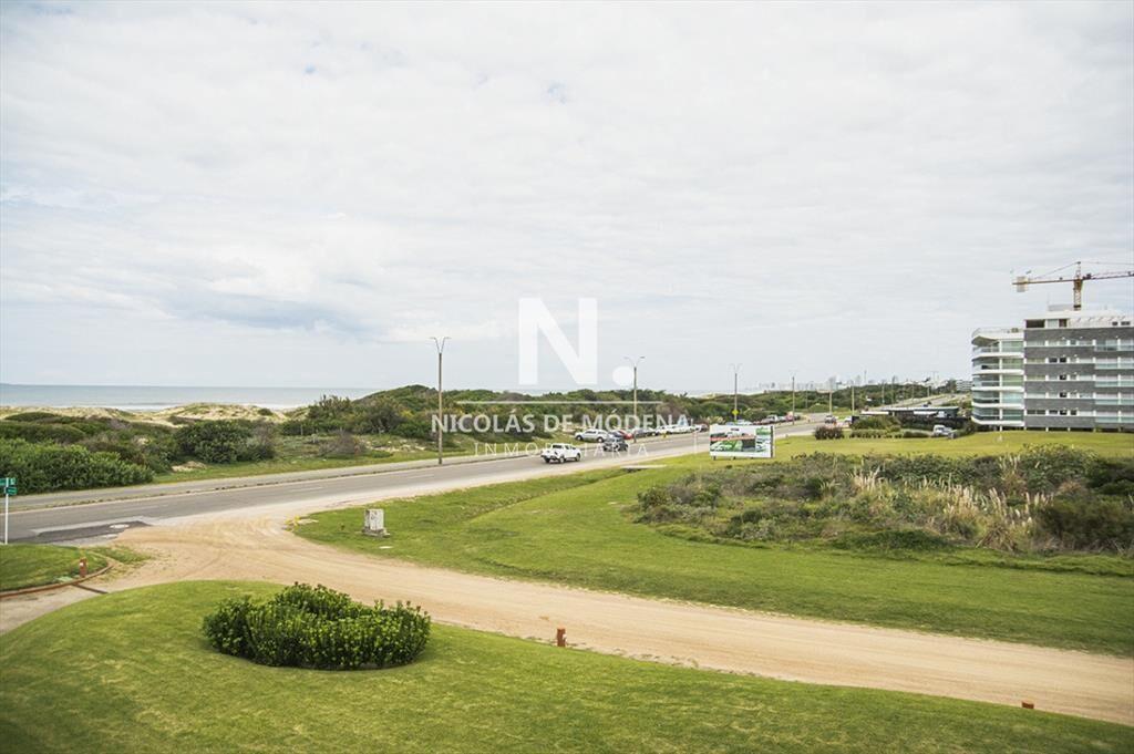 Apartamento de 4 dormitorios en Brava - Punta del