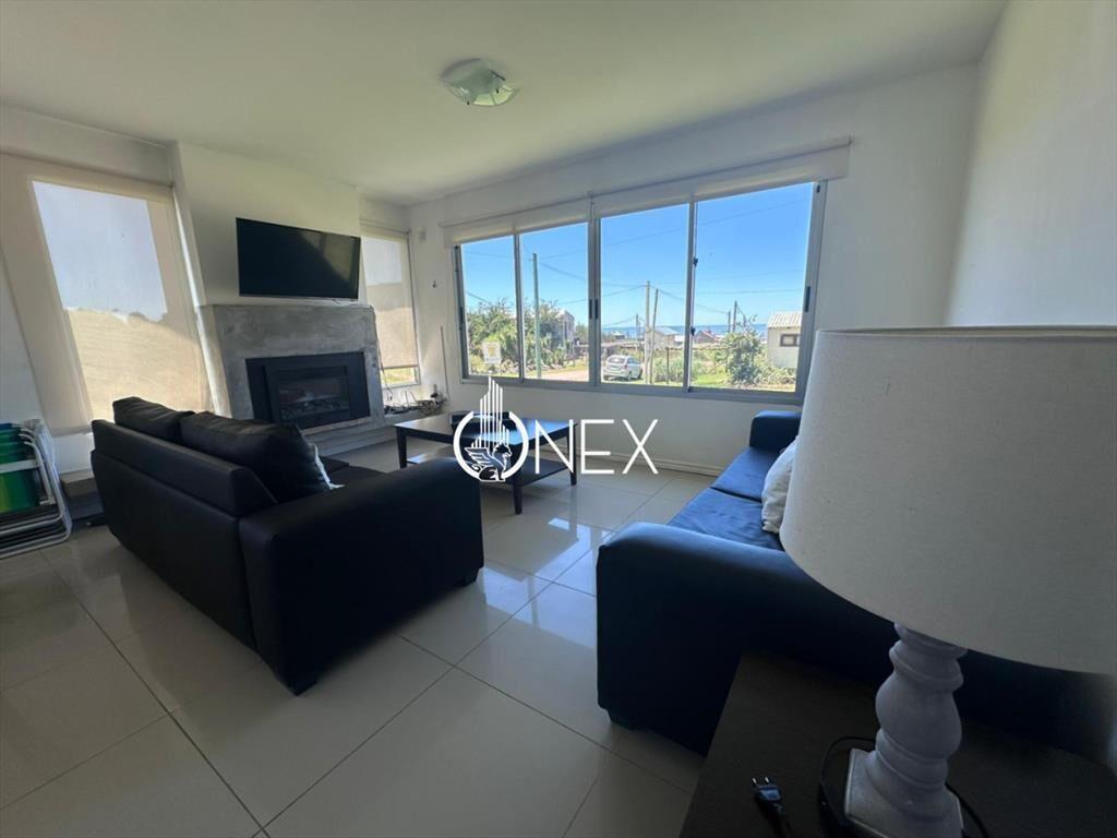 Venta casa de 4 dormitorios con vista al mar en Punta del D