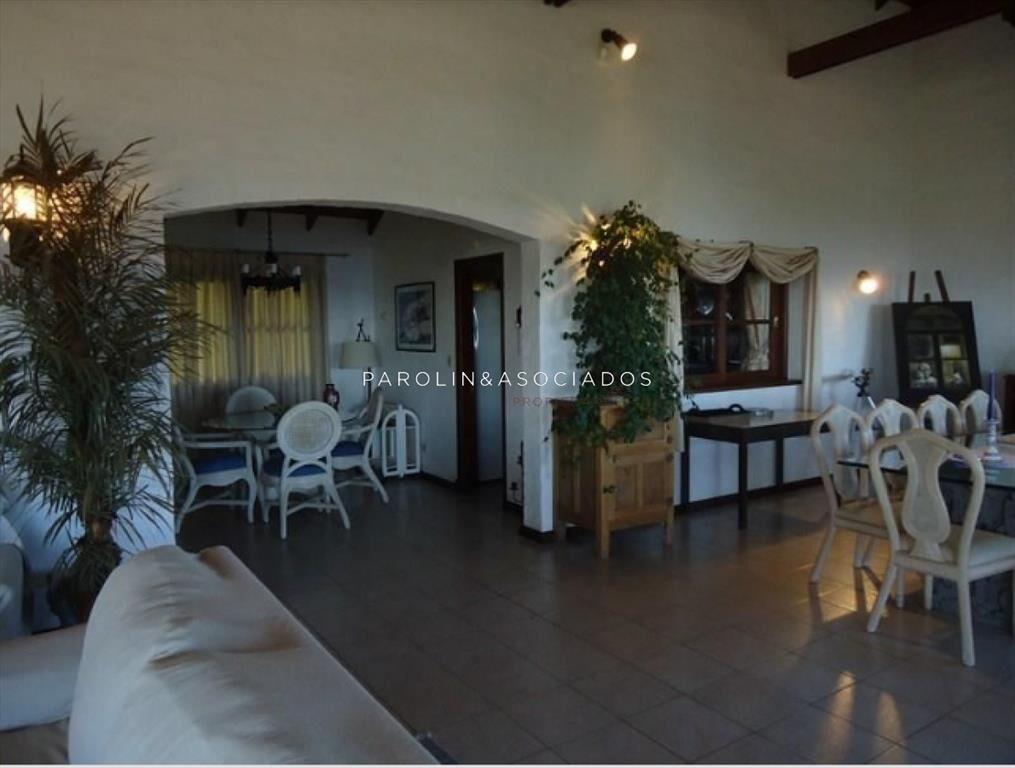 Venta de hermosa casa de 4 dormitorios en Punta Ballena