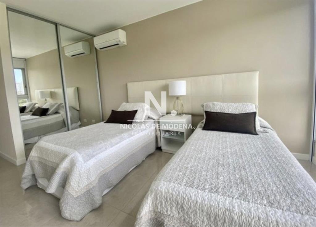 Apartamento de 2 dormitorios en venta en Punta