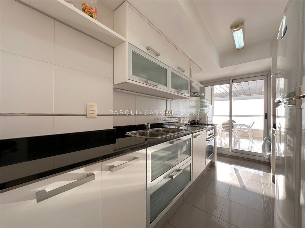Alquiler Apartamento 2 Dormitorios En Edificio Art Boulevar