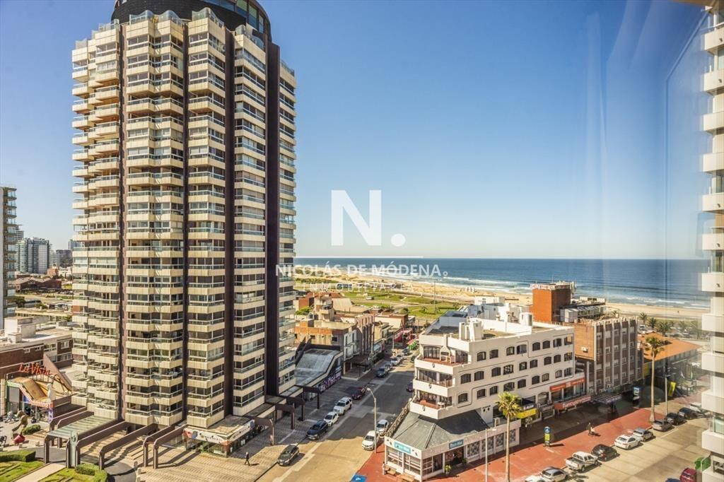 Vende Apartamento en Península - Punta del Este