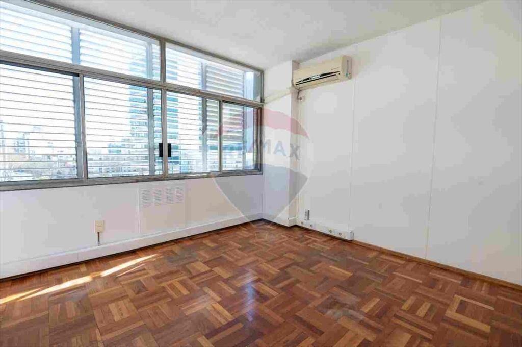 VENTA AMPLIA OFICINA EN CORDON CON BUENA RENTA