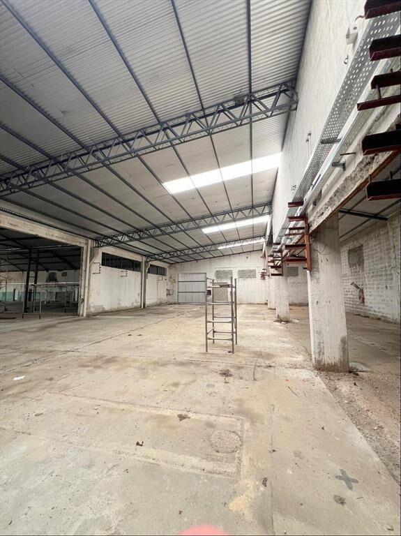 Alquiler a300 m Ruta 8 y km28 Terreno 21.979m2 Local 3300m2