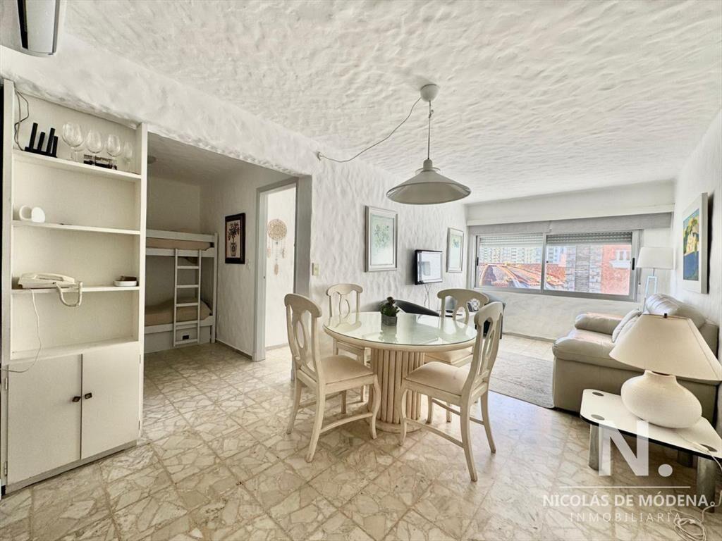 Apartamento reciclado de un dormitorio y medio en Penínsul