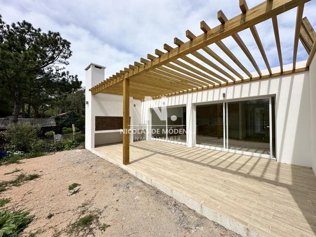 Vende casa de 3 dormitorios a estrenar, Punta del