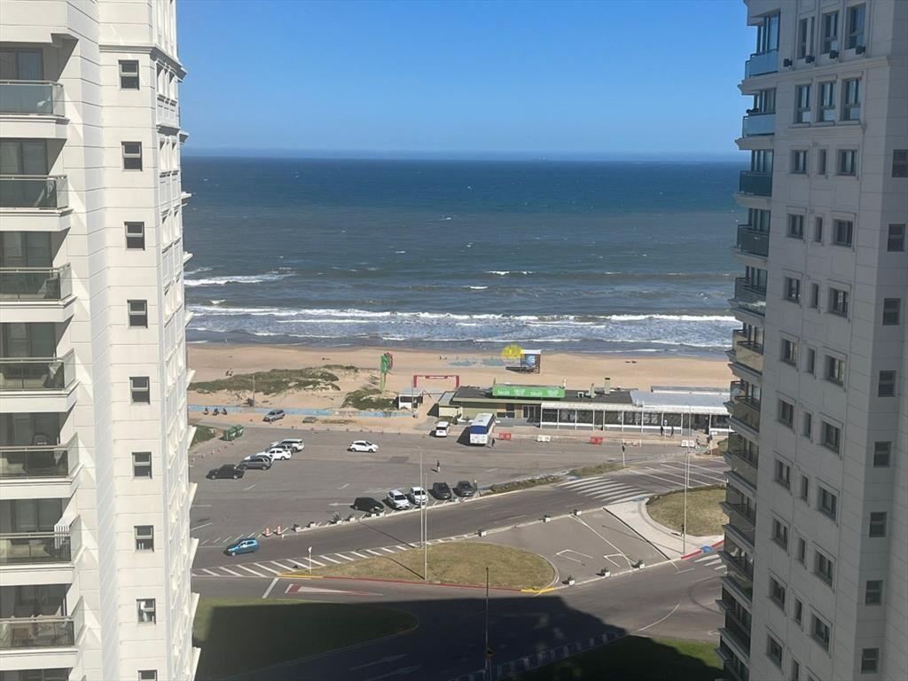 Apartamento en Venta de 3 dormitorios en Punta ,